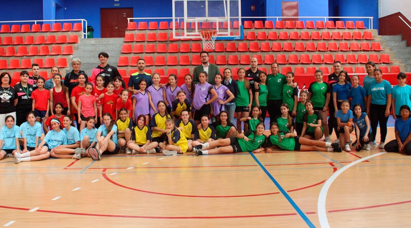 El Campeonato 3X3 de baloncesto femenino reúne a medio centenar de participantes